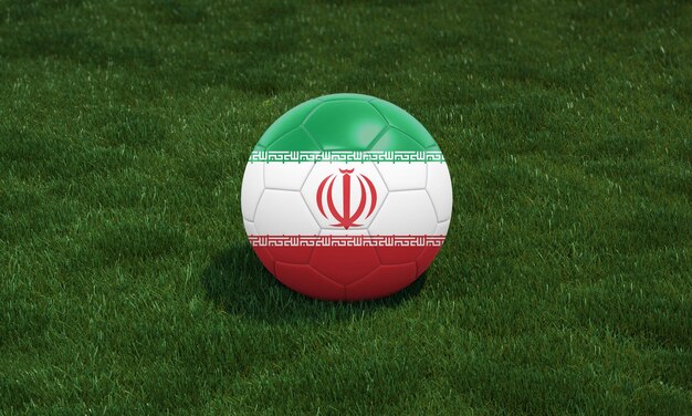 Fußball mit iranischen Flaggenfarben in einem Stadion auf grünem Grashintergrund