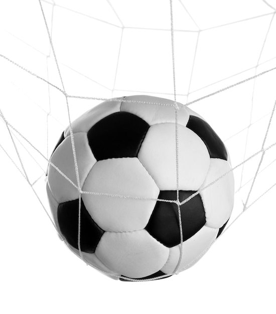Fußballball im Netz, isoliert auf Weiß