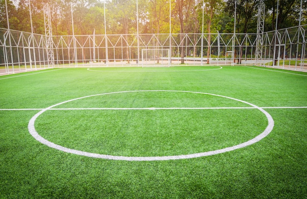 Fußballplatz - Futsal-Sport des grünen Grases des Feldes im Freien