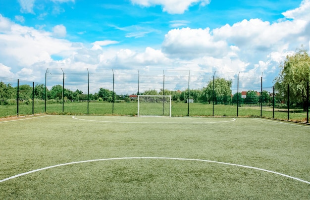 Fußballplatz in einem kleinen Dorf