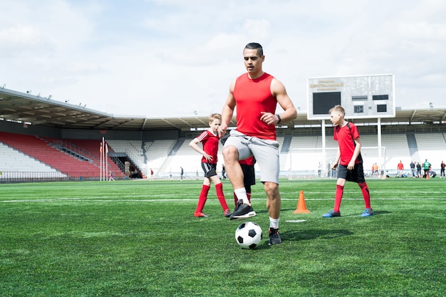 Fußballtrainer im Feld