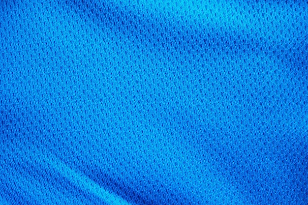 Fußballtrikot der blauen Stoffsportkleidung mit Hintergrund der Luftgitterstruktur