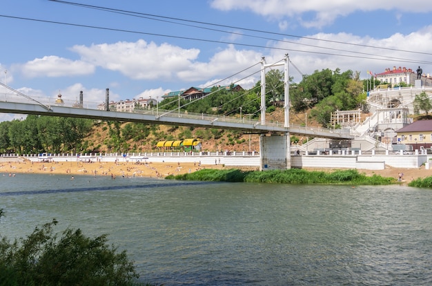 Fußgängerbrücke über den Ural