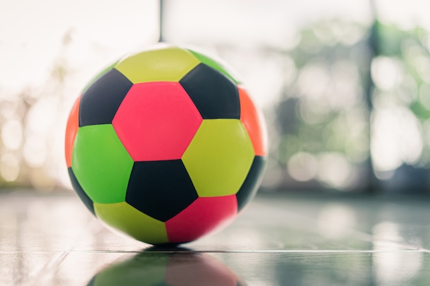 Foto fútbol colorido en la habitación de los niños.