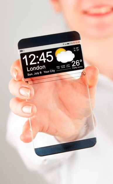 Futuristisches Smartphone (Kopierraumanzeige) mit einem transparenten Display in menschlichen Händen. Konzept tatsächliche zukünftige innovative Ideen und beste Technologien der Menschheit.