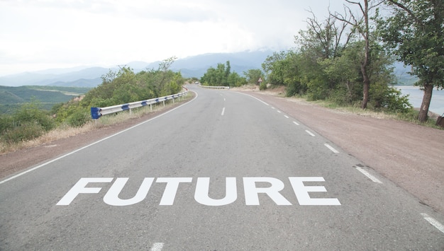 Futuro de la palabra escrita en la carretera.