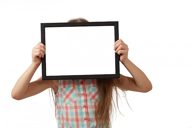 G mostrando o cartaz em branco para escrevê-lo em seu próprio texto