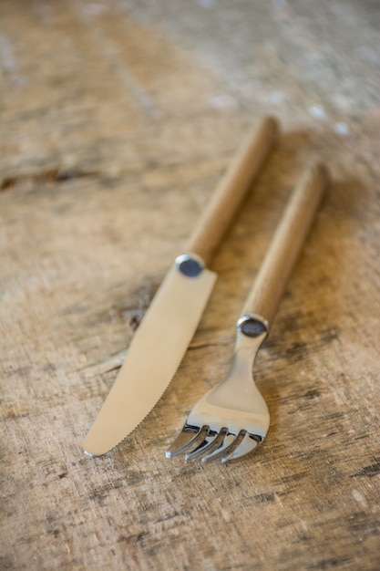 Gabel und Messer mit Holzgriff