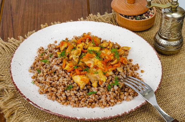 Gachas de alforfón con carne y verduras