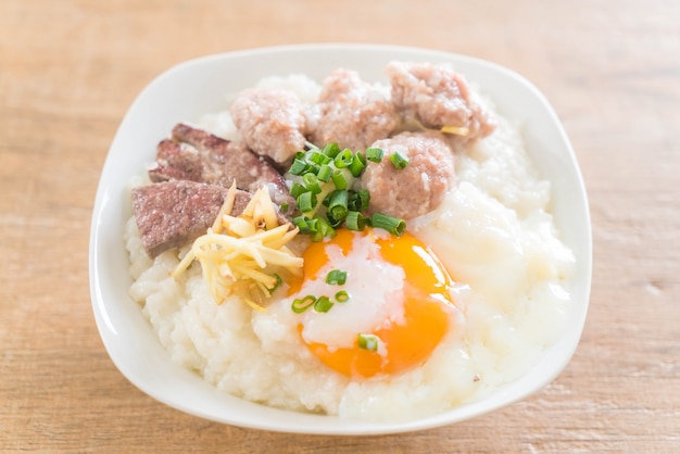 Gachas De Arroz Con Cerdo Y Huevo