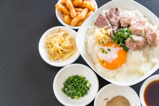 Gachas De Arroz Con Cerdo Y Huevo