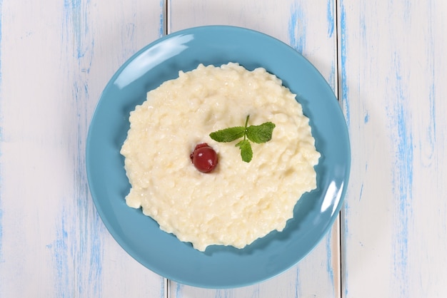 Gachas de arroz con leche y canela desayuno saludable