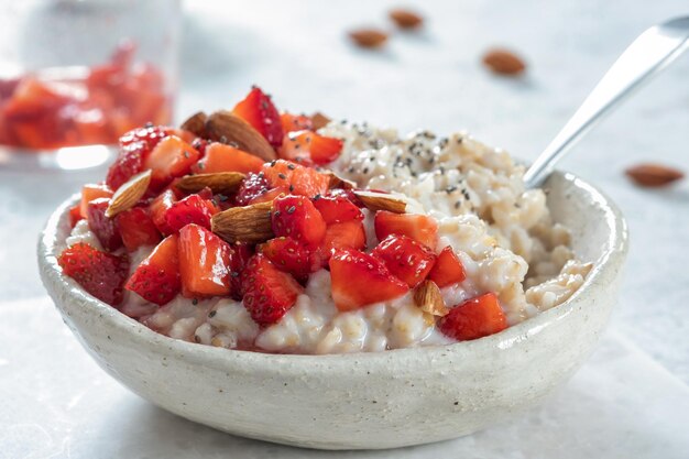 Gachas de avena con fresas