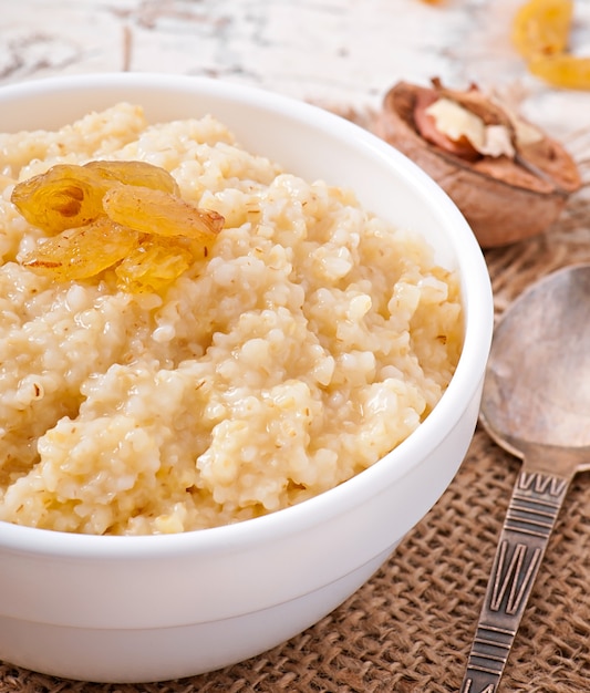 Gachas de avena en un tazón