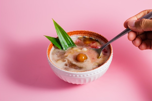 Gachas de Candil o Semillas de Salak Popular takjil para romper el ayuno Elaborado con harina de arroz glutinoso