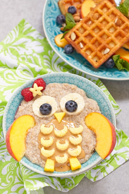 Gachas de desayuno para niños con frutas