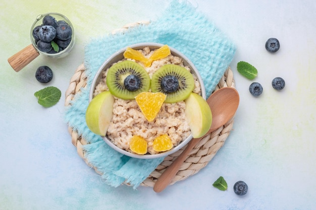 Gachas de desayuno para niños con frutas