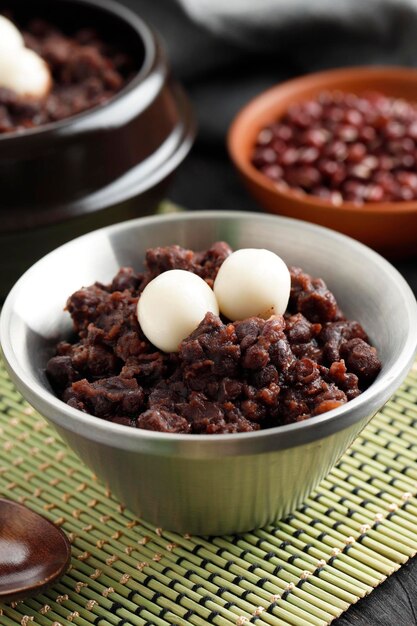 Gachas de frijoles rojos con Tteok, comida coreana