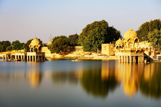 Gadi Sagar Tempel am Gadisar Lake Jaisalmer Rajasthan