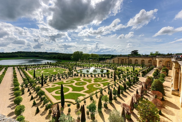 Gärten des berühmten Schlosses von Versailles in Frankreich