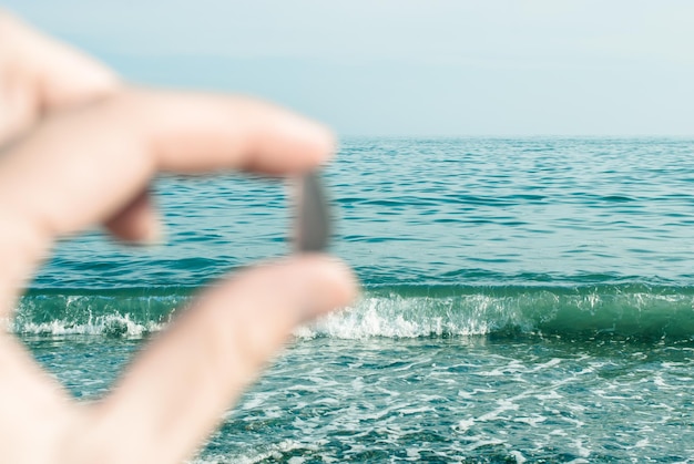 Foto gafas de colores en el mar exótico