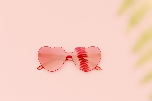 Gafas con estilo en forma de corazón con sombra de hojas de palmera en rosa