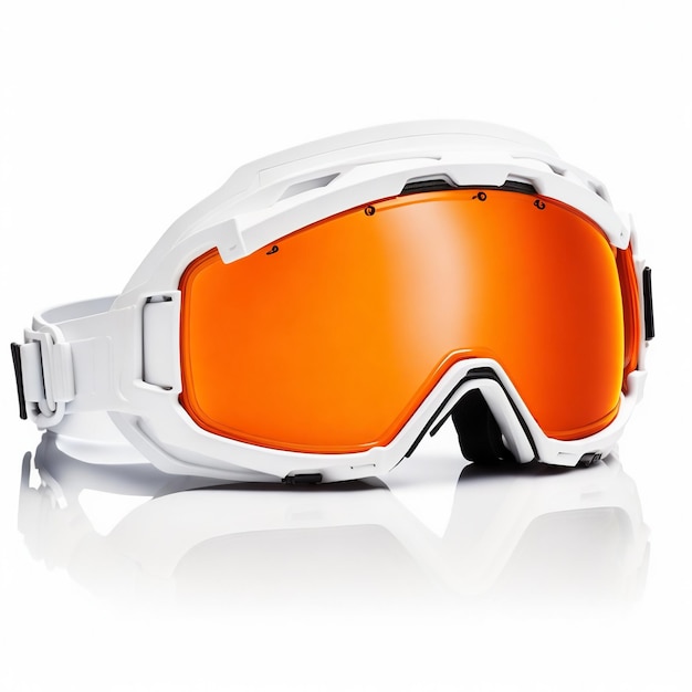 Gafas de nieve de lente naranja sobre un fondo blanco