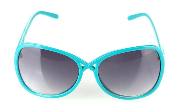 Gafas de sol azules de mujer de moda aisladas en blanco