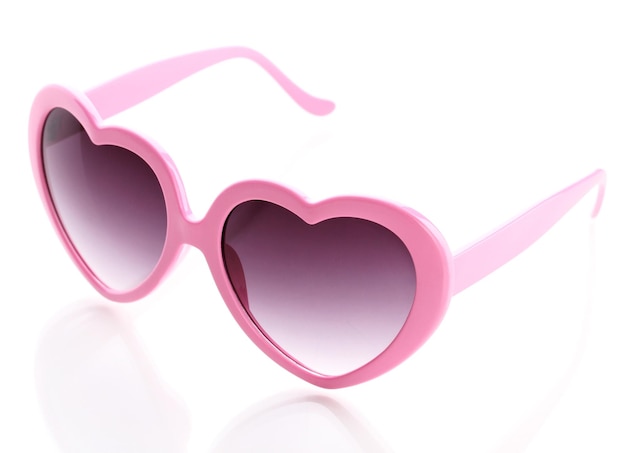Gafas de sol en forma de corazón rosa aisladas en blanco