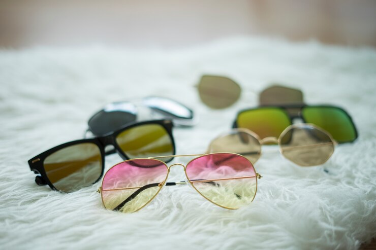 Las gafas de sol tienen más colores y estilos