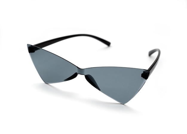 gafas de sol triangulares aisladas sobre un fondo blanco Vista lateral