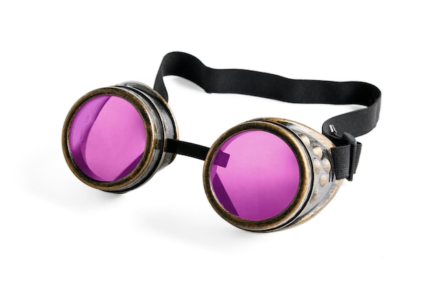 Foto gafas de soldador antiguas con gafas rosas al estilo steampunk aisladas en fondo blanco