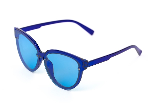 Gafas vintage azules aisladas en blanco