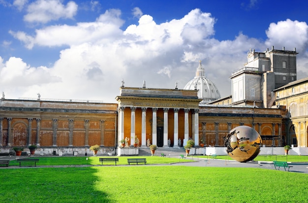 Galeria do tribunal fechado do vaticano, itália.