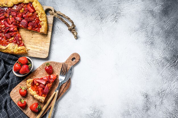 Galette assada com morango e ruibarbo