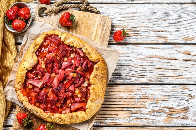 Galette mit Erdbeere und Rhabarber Hausgemachte Torte, Tarte