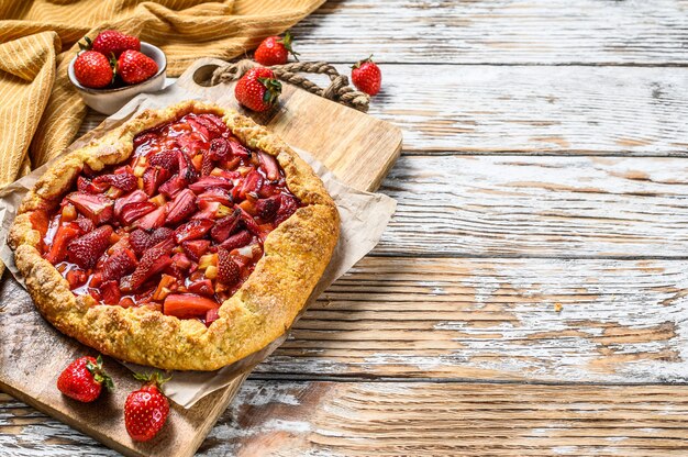 Galette mit Erdbeere und Rhabarber