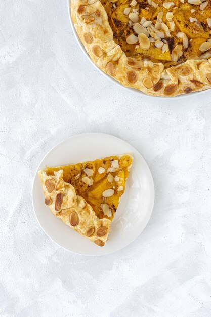 Galette de tarta casera con duraznos