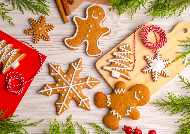 Foto galinhas de pão de gengibre caseiras de natal homem de pã de gengibre