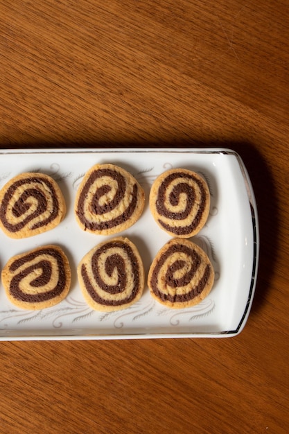 galleta de almidón de maíz en la mesa, galleta de desayuno, galletas con trocitos de chocolate