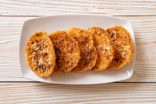 Galleta de arroz de cerdo desmenuzado seco - estilo de comida tailandesa