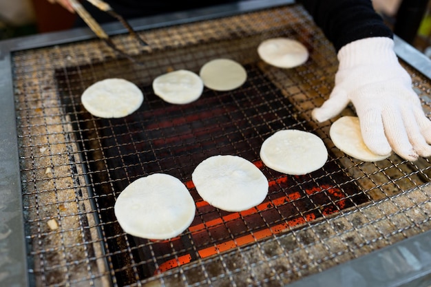 Galleta de arroz a la parrilla