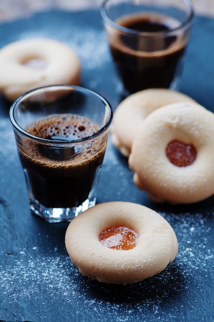 Galleta casera con mermelada