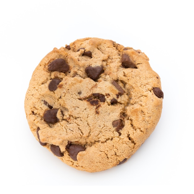 Galleta con chispas de chocolate en blanco.