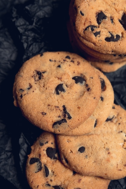 Galleta de chocolate, galletas en mesa negro. De cerca