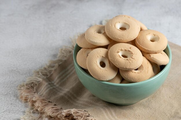 Galleta de coco Galletas de coco en un tazón