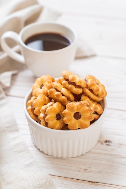 Galleta de coco con mermelada de piña