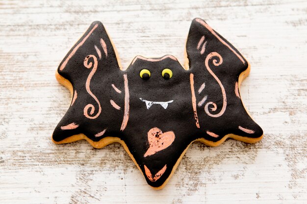 Galleta de Halloween con forma de murciélago negro