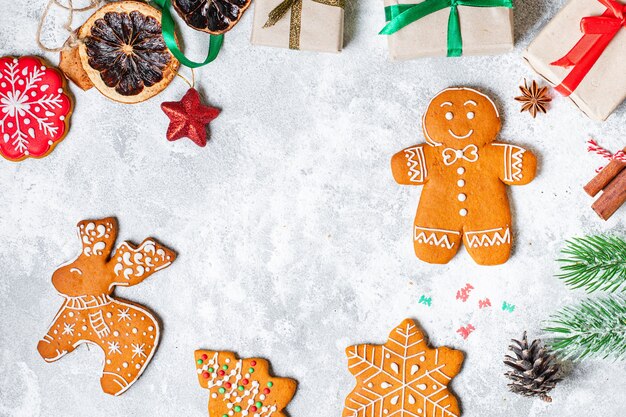 Galleta de jengibre festiva en una mesa