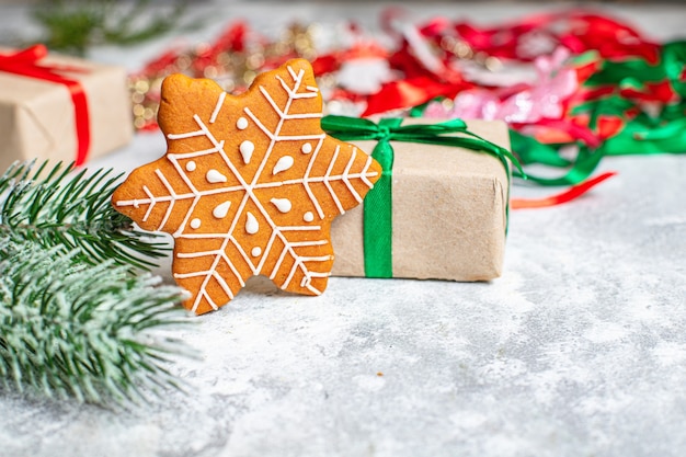 Galleta de jengibre festiva en una mesa